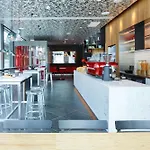 Hotel Citizenm Paris La Defense 4*