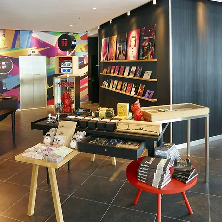 Citizenm Paris La Défense Hotel 4*
