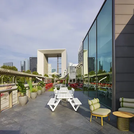 سيتيزنم باريس لا ديفونس 4* نانتير