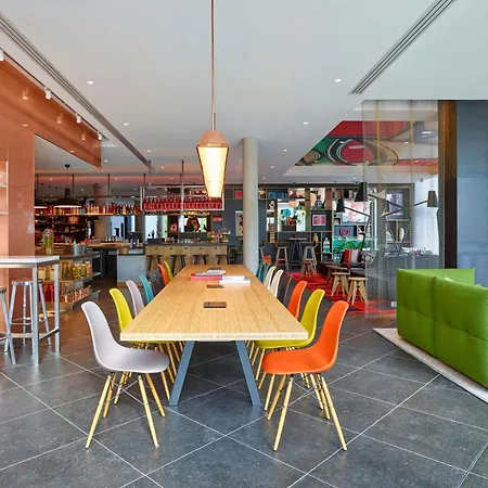 Citizenm Paris La Defense Otel 4*