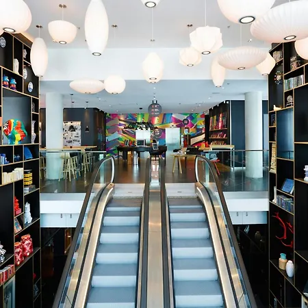 Citizenm Paris La Defense 4*