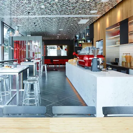 Hotel Citizenm Paris La Défense 4*
