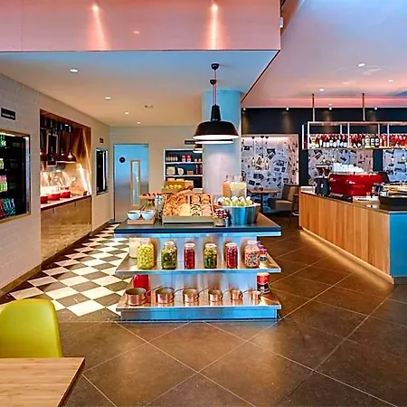 Citizenm Paris La Défense 4*