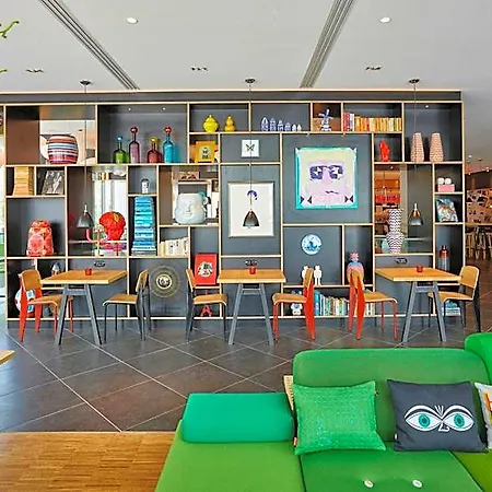 Citizenm Paris La Défense 4*