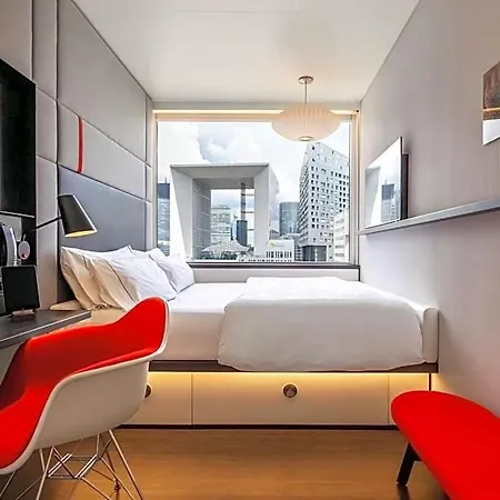 Hotel Citizenm Paris La Defense 4*