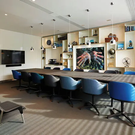 Citizenm Paris La Defense Hotel 4*