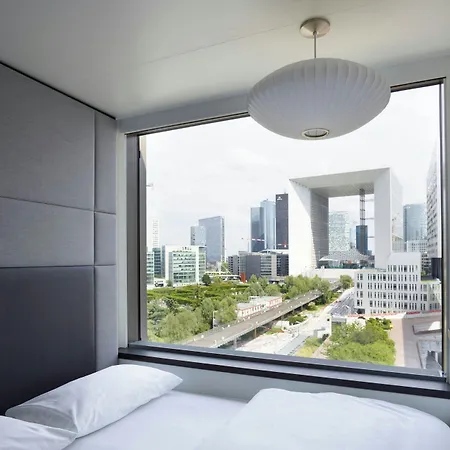 Hotel Citizenm Paris La Defense 4*
