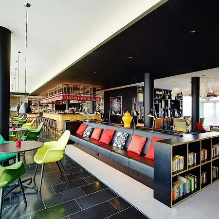 Citizenm Paris La Defense Otel