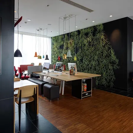 Citizenm Paris La Défense 4*
