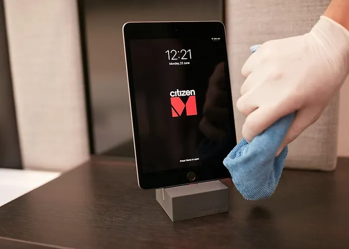 Hotel Citizenm Paris La Défense 4*