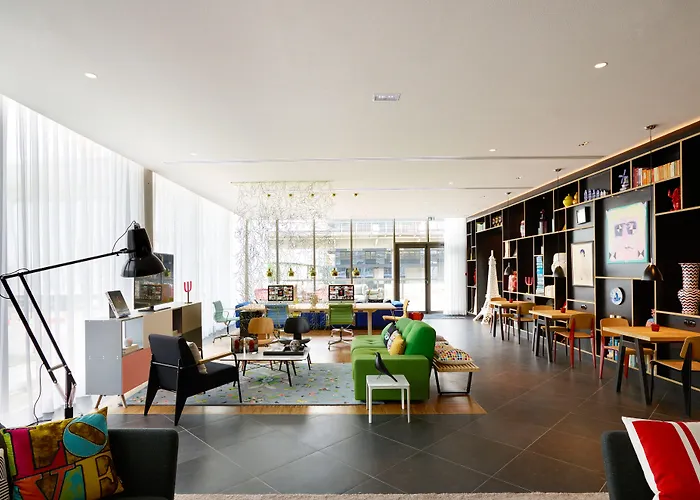 Hotel Citizenm Paris La Défense 4*