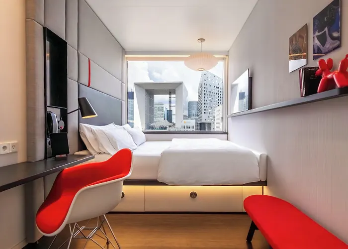 Hotel Citizenm Paris La Défense 4*
