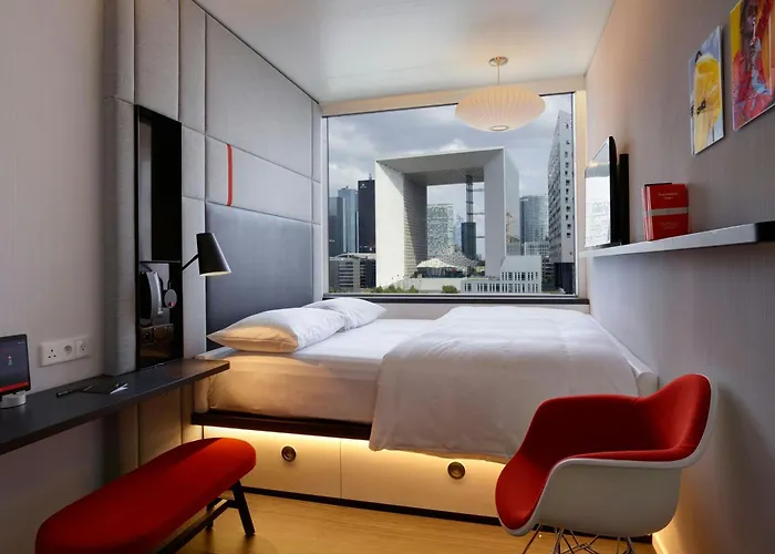 Hotel Citizenm Paris La Défense 4*