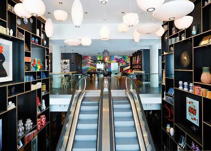 Hotel Citizenm Paris La Défense 4*