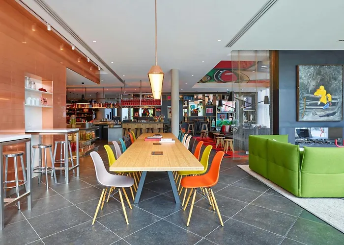 Citizenm Paris La Défense Hotel 4*